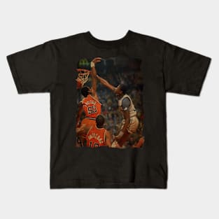 Patrick Ewing Dunking Over 7'4 Ralph Sampson, 1982. Vintage Kids T-Shirt